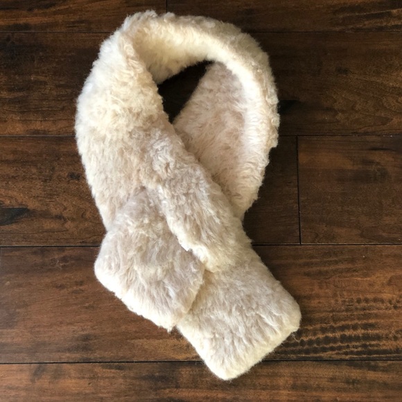 📣OPEN OFFERS📣ALDO Faux Fur Pullthru Scarf 🧣 - Picture 3 of 4